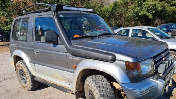 Snorkel Pajero V20